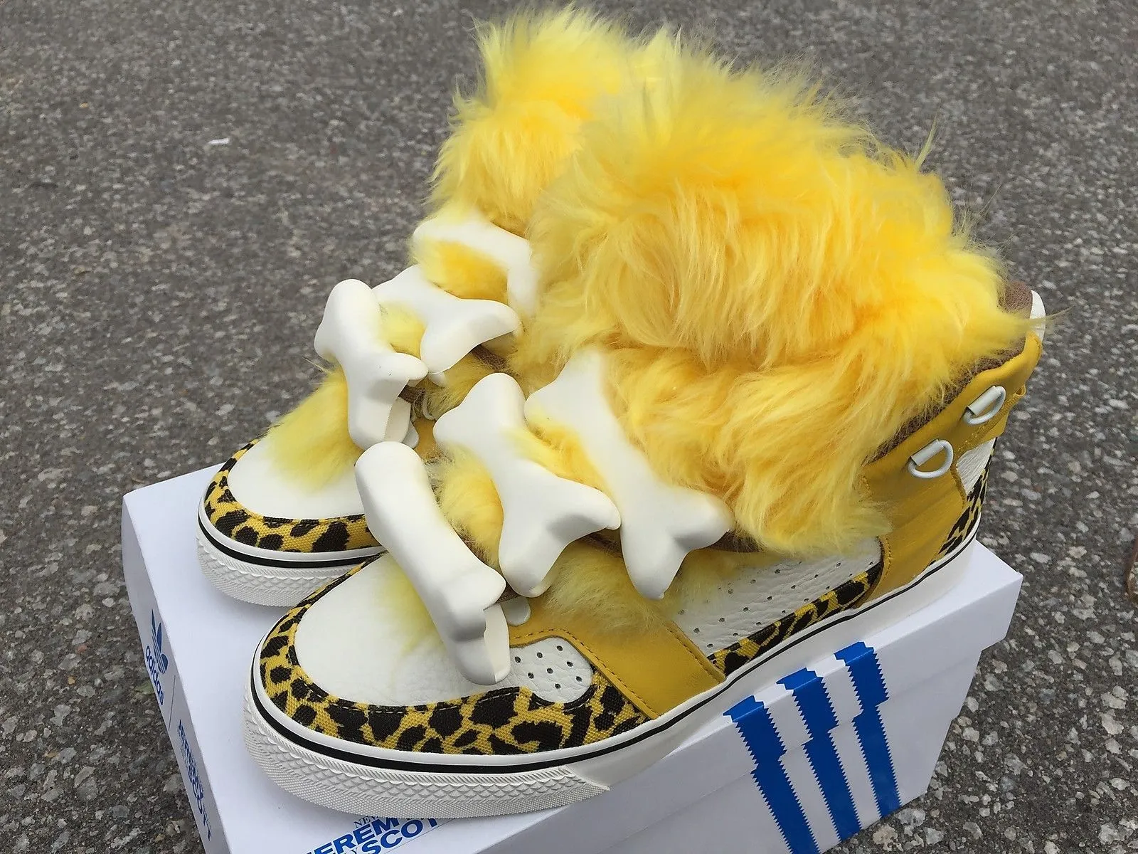 ADIDAS ORIGINALS JEREMY SCOTT BONES FUR YELLOW LEOPARD B26024