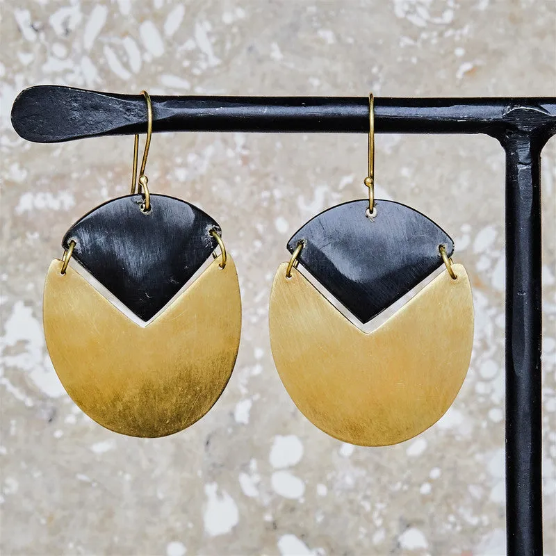 Padang Linked Oval Earring - Dark Horn, Brass