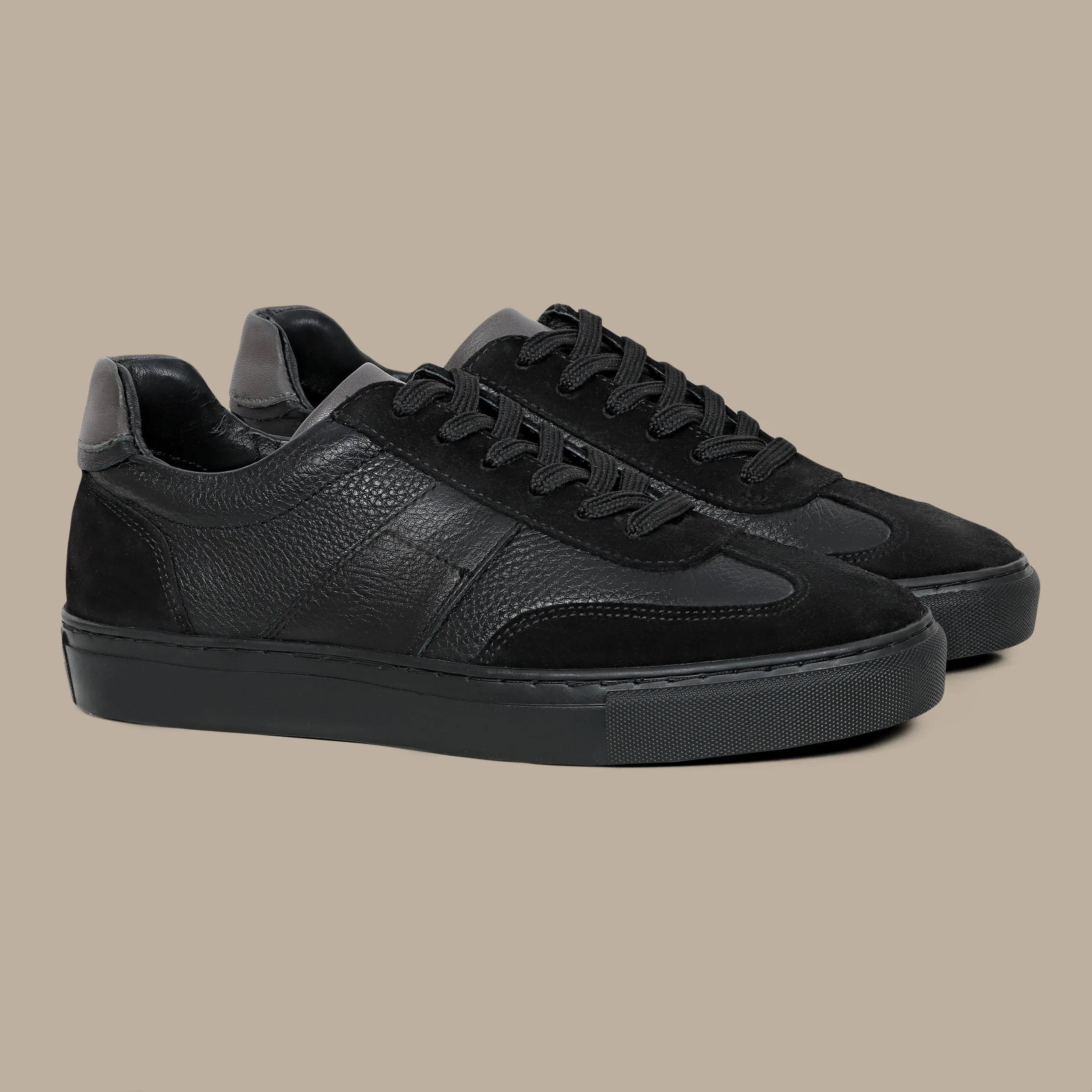 Retro Style Trainers with Suede Patch in Black